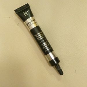 It cosmetics concealer